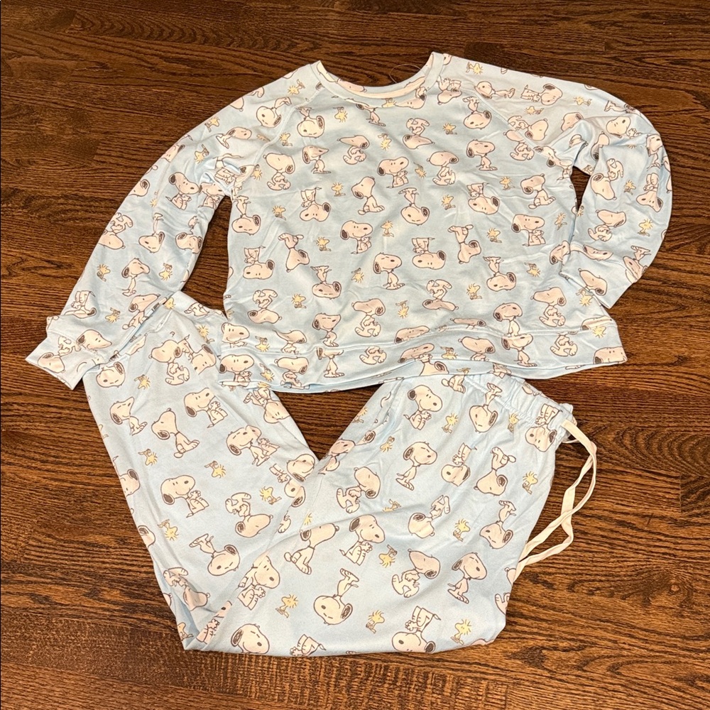 Adorable Blue woman’s peanuts size large snoopy Pajamas with Cartoon Print - Picture 2 of 5